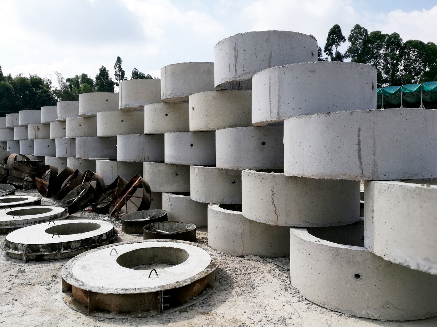 水泥預(yù)制件的專業(yè)化生產(chǎn) 構(gòu)筑現(xiàn)代工業(yè)的堅(jiān)固基石